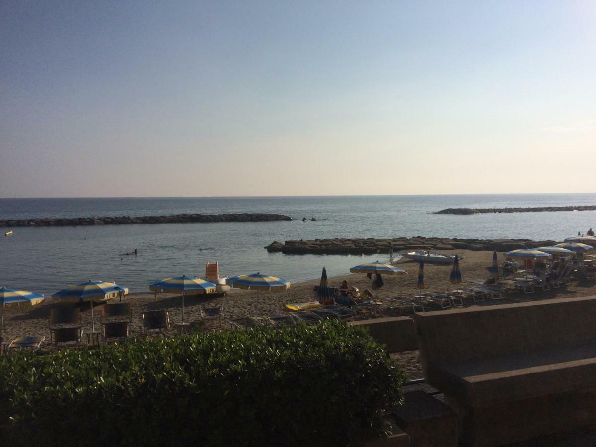 Bistrot Del Mare Apartment Santo Stefano al Mare Ngoại thất bức ảnh